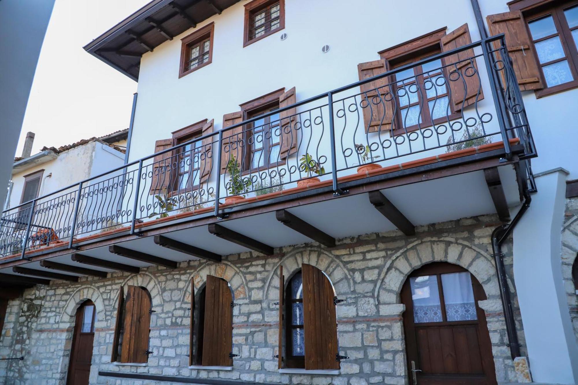 Vila Art Berat Castle Exteriör bild